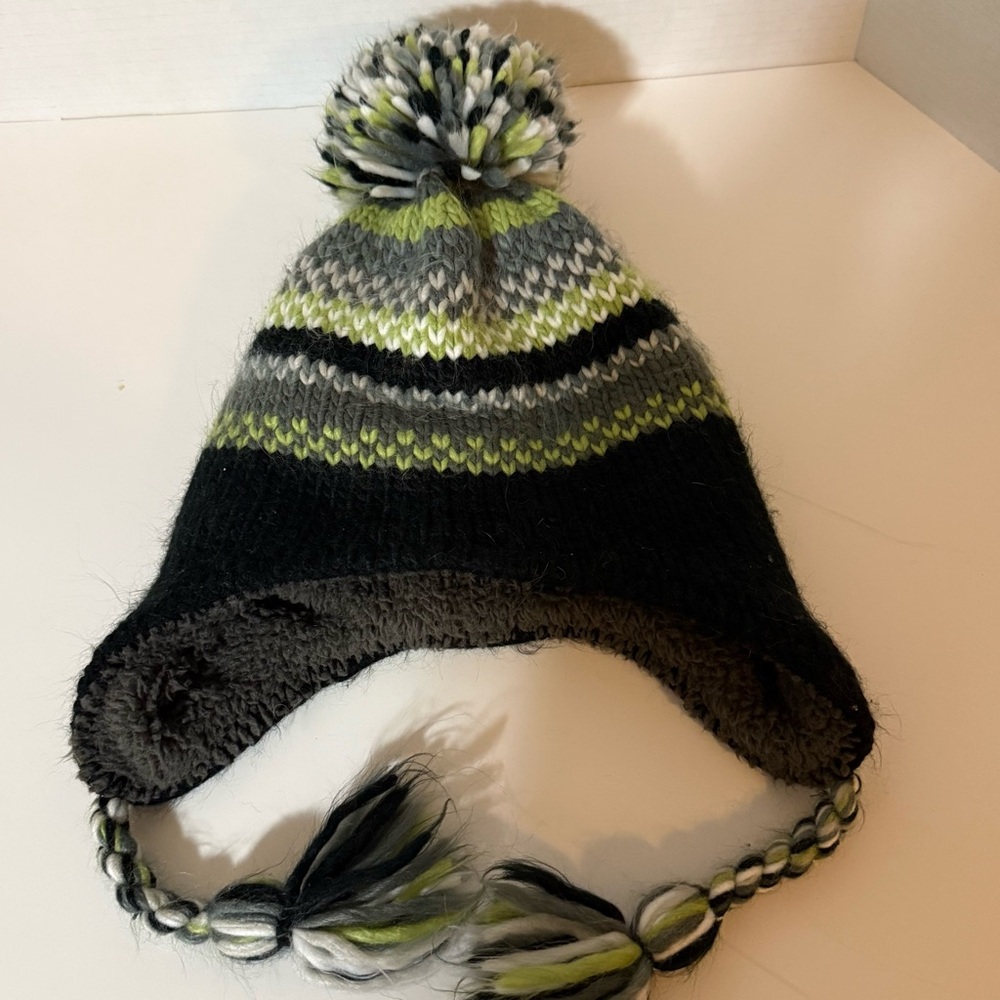 COPY - LL BEAN knitted trapper hat- Black, Gray, Green